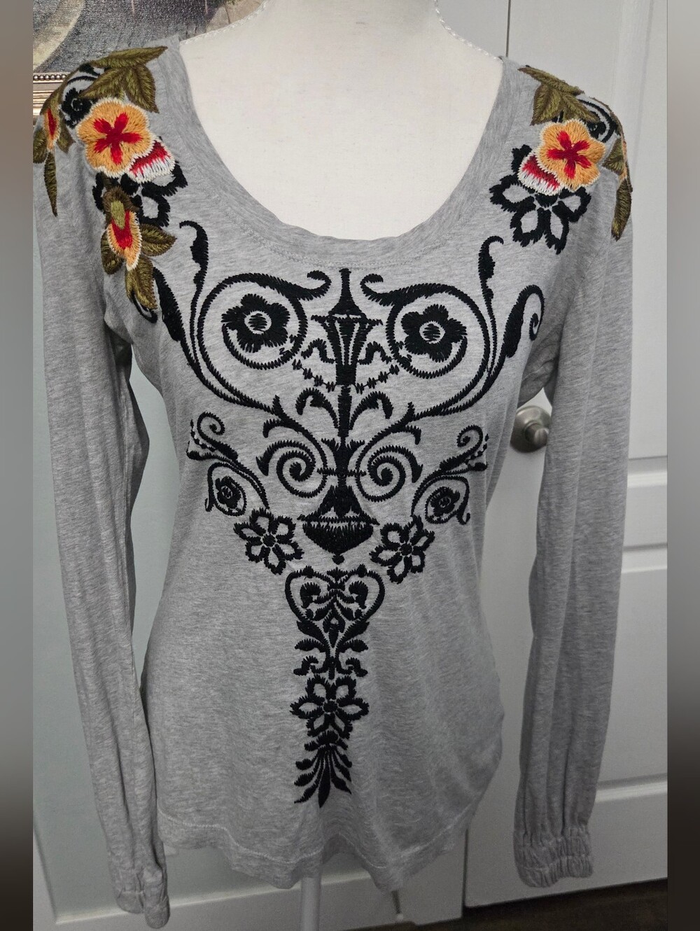 Johnny Was Women's Gray Long-Sleeve Embroidered Scoop Neck Top